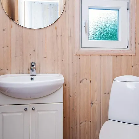 Holiday home 6 Person Holiday Home In Henne *